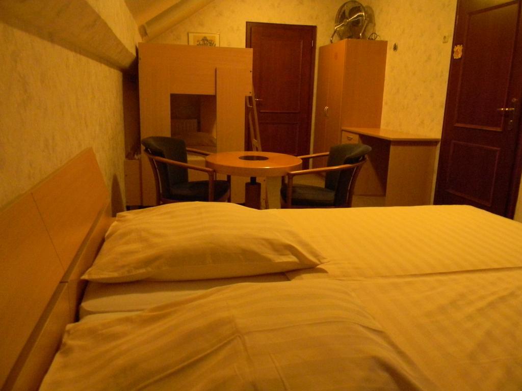 Hotel Krona Domžale מראה חיצוני תמונה